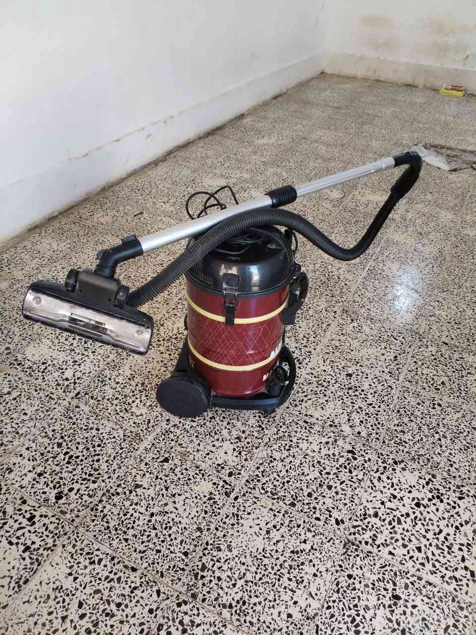 مكنسة كهربائية للبيع شغالة ب25 /***********
