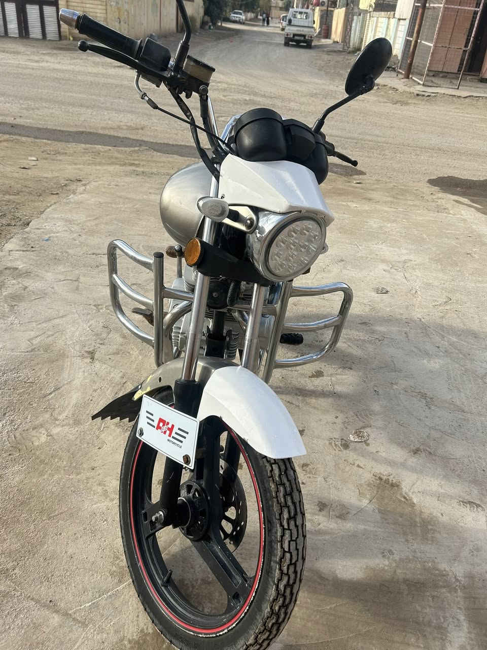 السلام عليكم 
للبيع دراجه AH
محرك 223cc
موديل 2020
كفاله دراجه نضيفه وحلوه
ماعايزه شيء محرك ناعم 
سعره 1,200,000 وبي مجال 
المو شراي لايكسر بحلال العالم
للتواصل ***********
