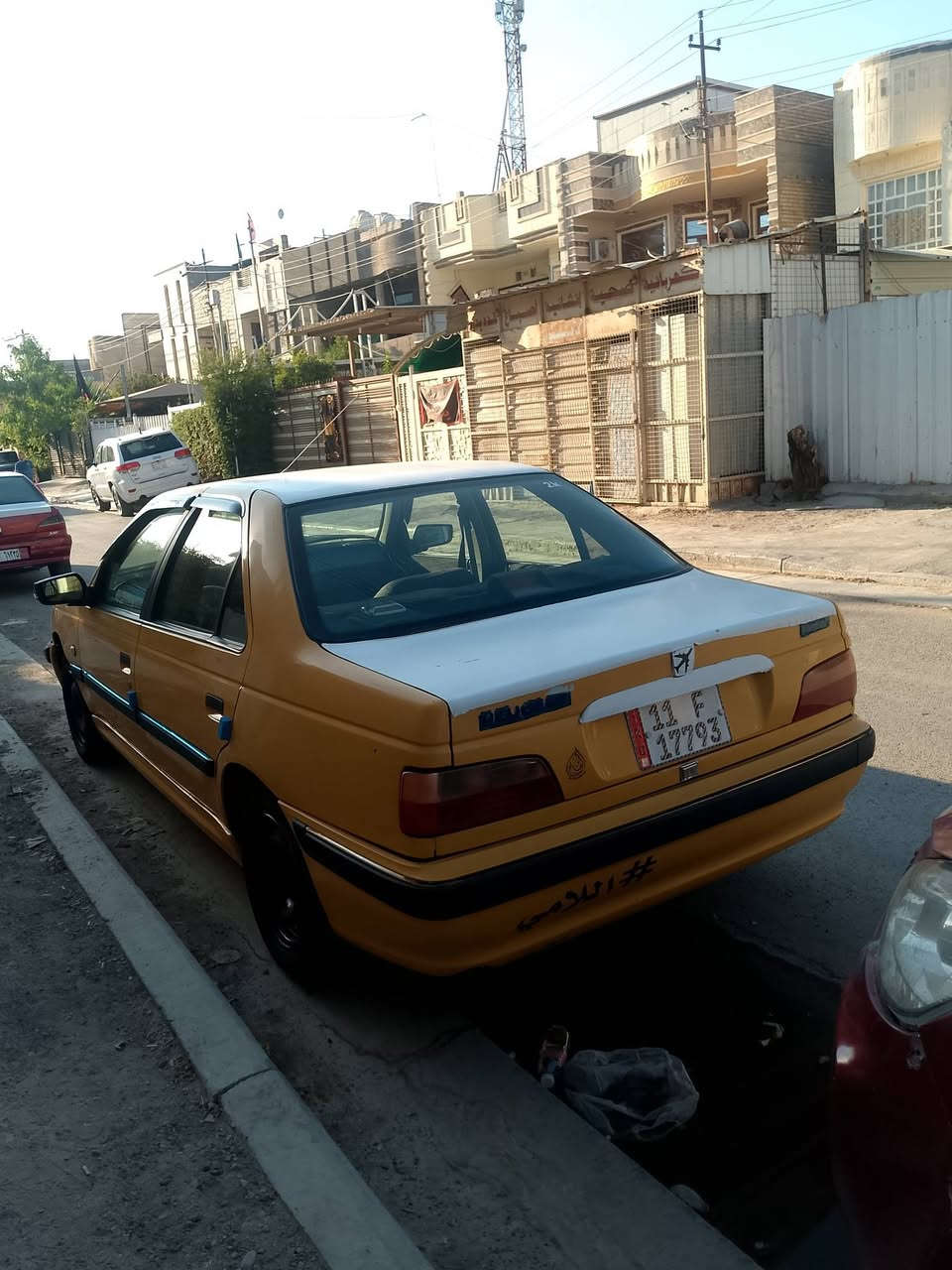 السلام عليكم بيجو بارص ٢٠١٥ السياره بسمي يعني تحويل ثاني يوم ماشيه ١٧١ سياره مال بيت بيها ضربه بل جاملغ الخلفي صفحت السائق وجاملغ الثاني معمر والبنيد طاير السياره على حطتها مكينه وكير خير من الله التبريد ويه السويج مكاني بغداد حي الإعلام السعر ٤٠ وبيها مجال بسيط الهاتف *********** متواجد عالفيس
