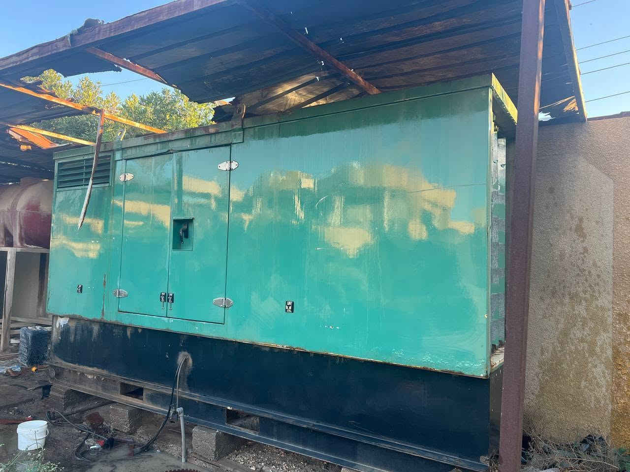 للبيع مولدة گاز  IVECO افيكو  مع كاتم 🔹
✅ المحرك: IVECO ✅ الدينمو: STAMFORD ✅ القدرة110 KVA ✅ كاتم صوت (Canopy) ✅ فولتية 400V ✅ تردد50Hz ✅ ثلاثي الطور (3 Phase) ✅ لوحة تشغيل وتحكم إلكترونية
المولدة  شغالة 
📍 الموقع: كربلاء 💰 السعر: [30 ورقة وبيها مجال 
للاتصال ***********

