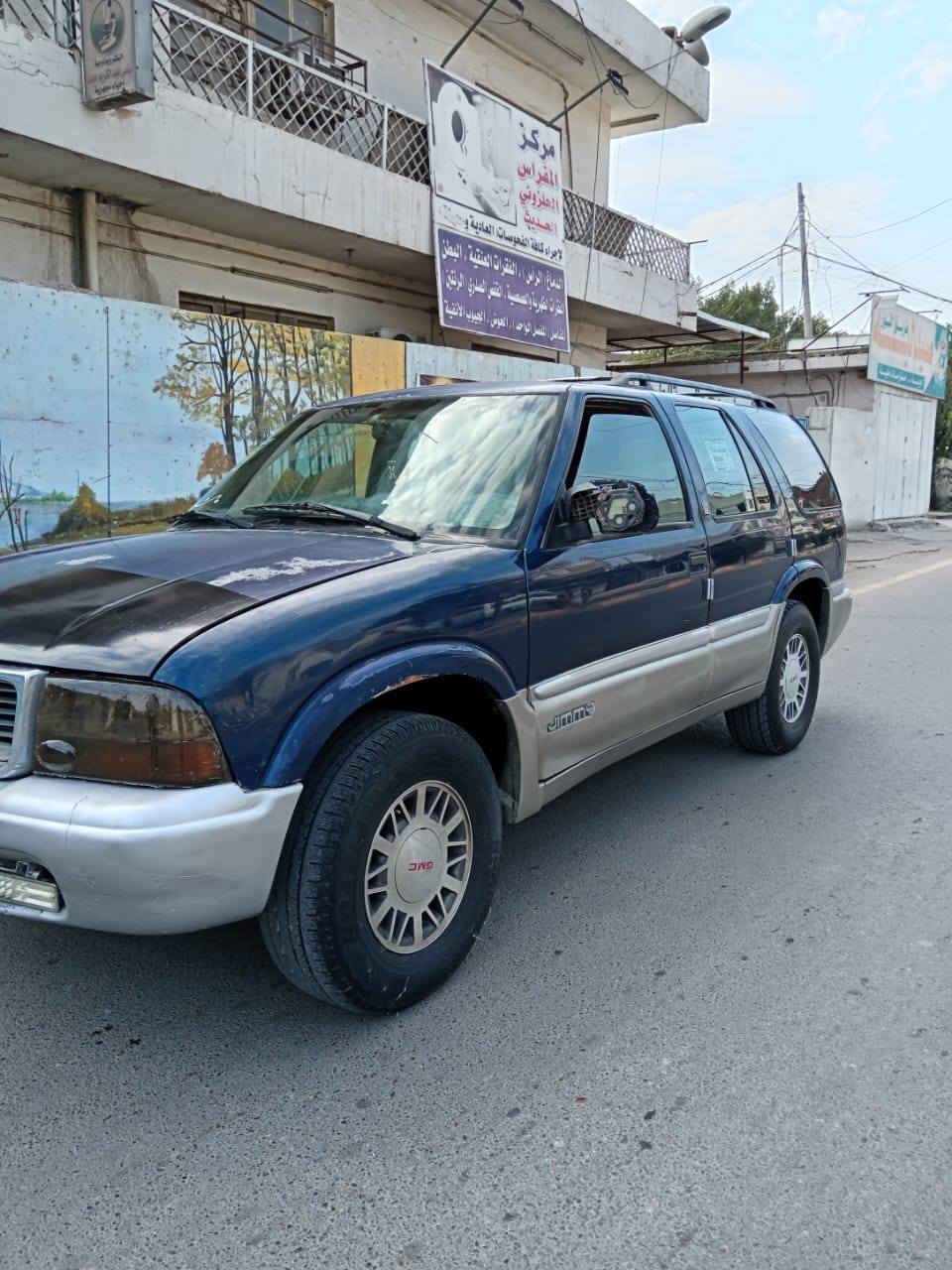 السلام عليكم جمسي كصيره مكينه وكير خير من الله كهربئيات شغاله تخم تاير صدر جديد غرفه حلوه سياره عضمتهه بلاديه شواصيهه جدد موديل ٢٠٠٠ ترايهه يخبل السعر ٣٣مكان السياره بغداد الحريه الاتصال ***********
