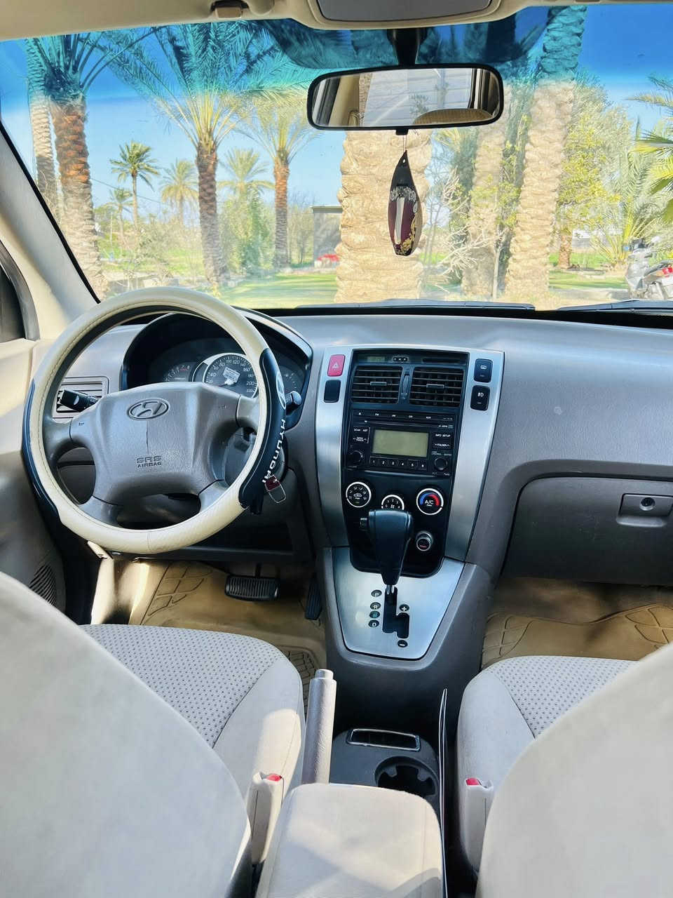 السلام عليكم
توسان 2009خليجي على وضع الشركه 
بيها جاملغ  امامي مبدل وكاله فقط غيرها كفاله سونار مرفق بالمنشور 
هزه ورقم جديد باسمي شخصياً تحويل ثاني يوم
سياره جاهزه مابيها كل نقص 
تبريد/تدفئه 
تخم تاير صدر جديد 
السعر123$.قابل للتفاوض
سياره مكانها بغداد
هـ ***********
