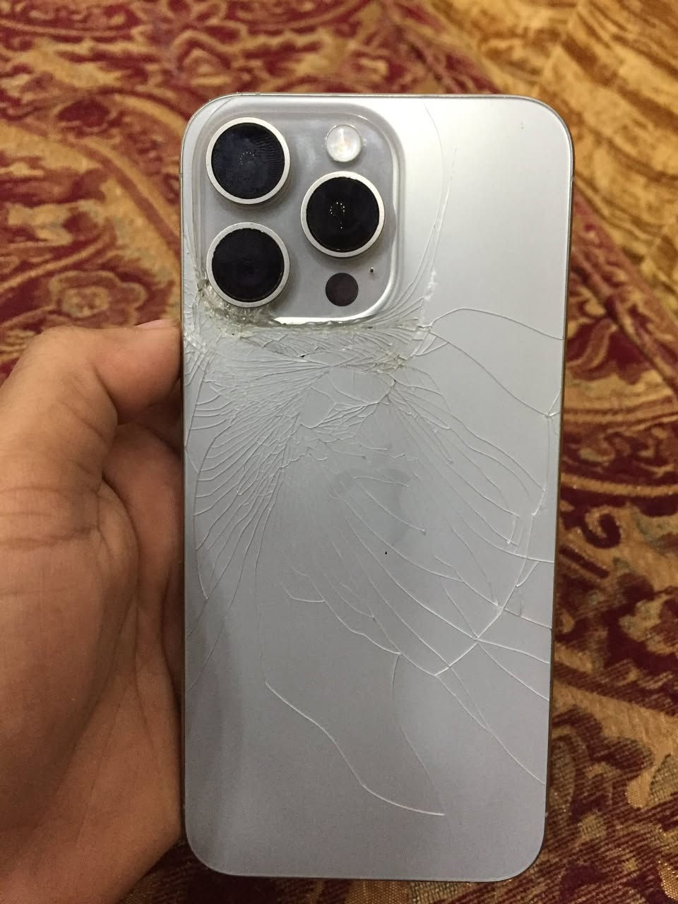 السلام عليكم ايفون 15 برو ماكس
نظافه 85‎%‎
بطاريه 86 عدد الدورات 360
الجهاز ما مبدل بي ايشي 
كارتونته موجوده 
مكاني العمارة 
فقط كسر بل ظهر بل گفر يضيع 
سعره 950 وبي مجال بسيط
***********
