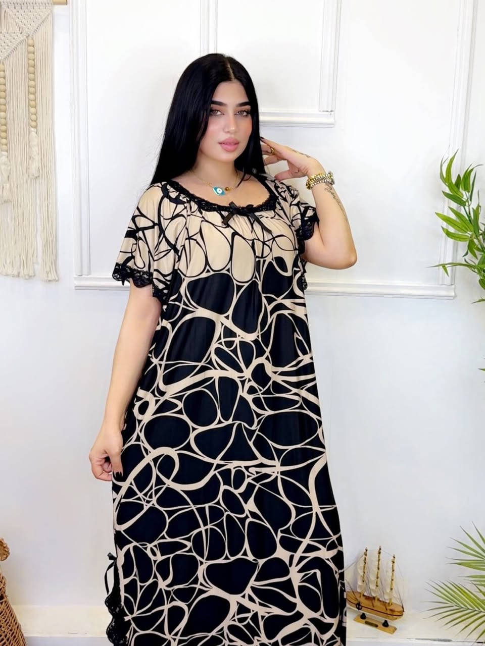 ✨💎 شلحه حرير فخمة 💎✨

إذا تدورين نعومة وأناقة تخطف الأنظار 😍
وصلت أحدث موديلات الشلح الحرير في كوزمتك العرائس 👑💖

💎 خامة حرير ناعمة وراقية على البشرة
👗 تصميم أنثوي أنيق يبرز جمالك بكل دلع
✨ مناسبة للبيت والمناسبات الخاصة
📏 قياسات مختلفة تناسب كل الأجسام

دللي نفسج بإطلالة مميزة كلها نعومة وفخامة 💫

📍 متوفر الآن في كوزمتك العرائس
📞 ***********
🚚 خدمة التوصيل متوفرة لجميع المناطق
