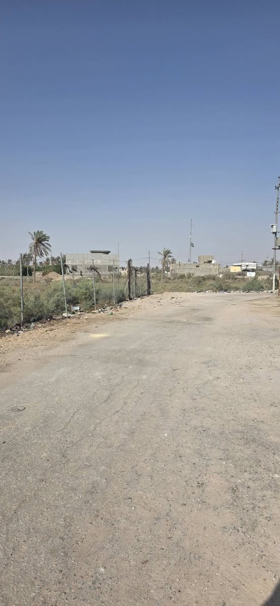 ربع دونم للبيع في الجزيرة _باب الهوى 
مجاور مقام سلمان المحمدي 
المساحة 625 متر طابو صرف زراعي 
بسم عراقي وكالة ومكاتبة ونسخة من الطابو 
على شارع تبليط 9 متر وخدمات ماء وكهرباء 
المنطقة مقسمة على دوانم وشاليهات 
بضهر الربع دونم نهر رئيسي 
رابع قطعة عن الشارع مال باب الهوى 
السعر 65 قابل للتفاوض للاستفسار اكثر 
اتصل على الرقم *********** البصرة, العراق
