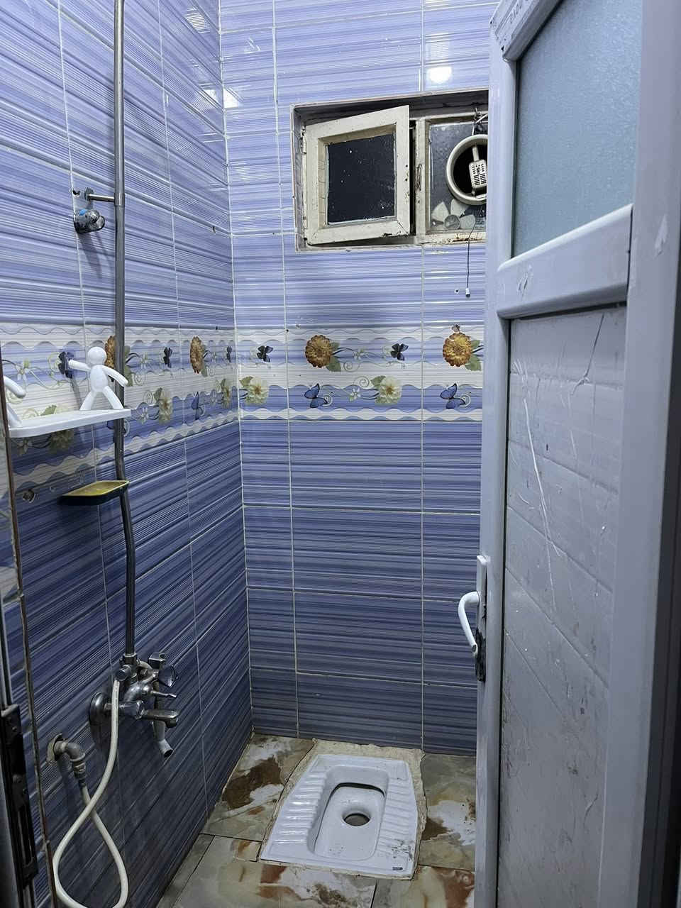 مشتمل للإيجار
متاح بيت للإيجار غرفتين وصالة وخدمات
العنوان الضباط حي سومر 
الايجار ٥٠٠ قفل
للاستفسار ***********
