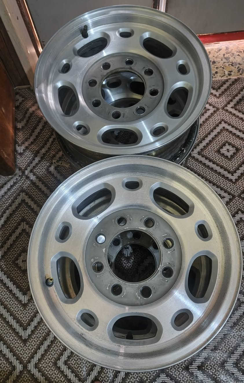 للبيع 
ويالاه يوكن الفينيه بعدهن نضاف للبيع تخم كامل فقط ملاحضه صغيره واحد من عدهن العنوان البصره كرمه علي 

السعر 400 وبيهن مجال قليل 

‏‪***********‬‏

‏‪‏‪***********‬‏
