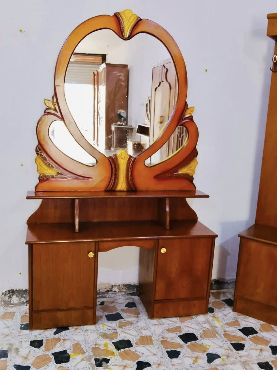 السلام عليكم يوج غرفه خمسه باب مستخدمه نضيفه جاهزه صبغ وتلميع ويدات كله جديد السعر ٤٧٥ للإستفسار مراسله الصفحه او الاتصال *********** واتساب موجود
