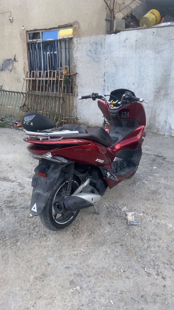 سلام عليكم دراجه بي سي اكس جيل ثالث ياباني مكينه ١٥٠مثل ماموضحه كدامكم بصوره دراجه نضيفه ومكفوله كفاله عامه من الكفر للمكينه العنوان مدينه الصدر الحبيبيه السعر ٢٣وبيه مجال 
الهاتف ***********
***********
