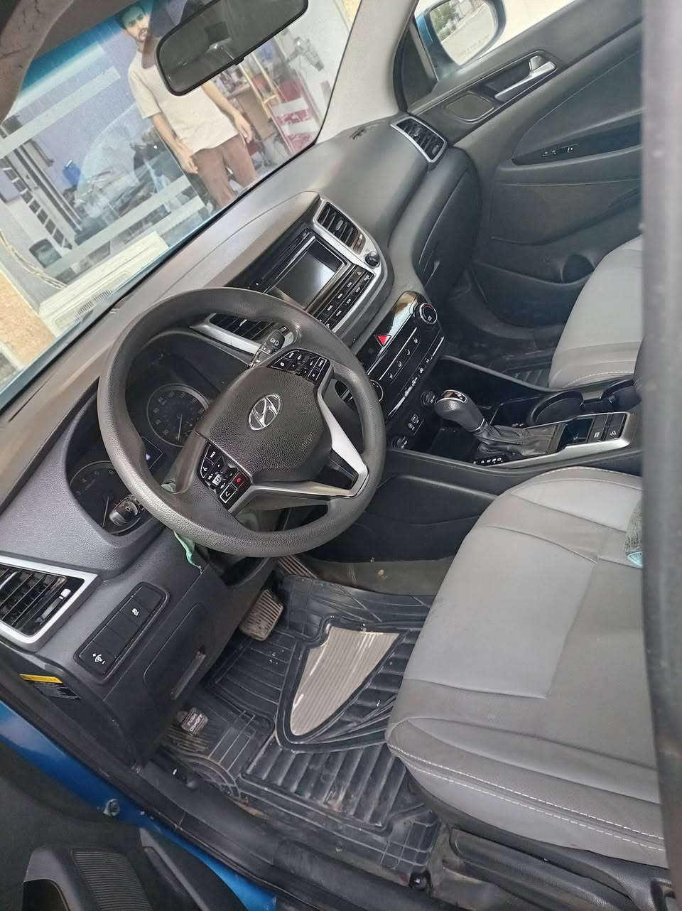 توسان امريكي ١٦ بسمي بغداد دولي فتحه تدفئه كشن محرك ٢٠٠ جديد شاده تحكمات مود درايف مانع تزحلق مانع انحدار بيه بس تبديل بنيد بدون دواخل بدون ايرباك وبيه رشات من امريكه مكاني كوت بدره سعره ١٣٥ وبيه حك جيه ***********
