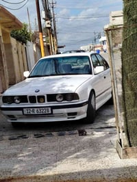 بسم الله وعلى بركة الله سياره BMW محرك كبس حجم 520 كير عادي سعر 55 بي ...