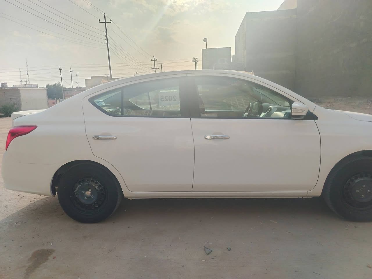 السلام عليكم شباب سياره للبيع حلوه وجازه الشراي يتصل جديده ام الضمان شاشه كبيره ***********
