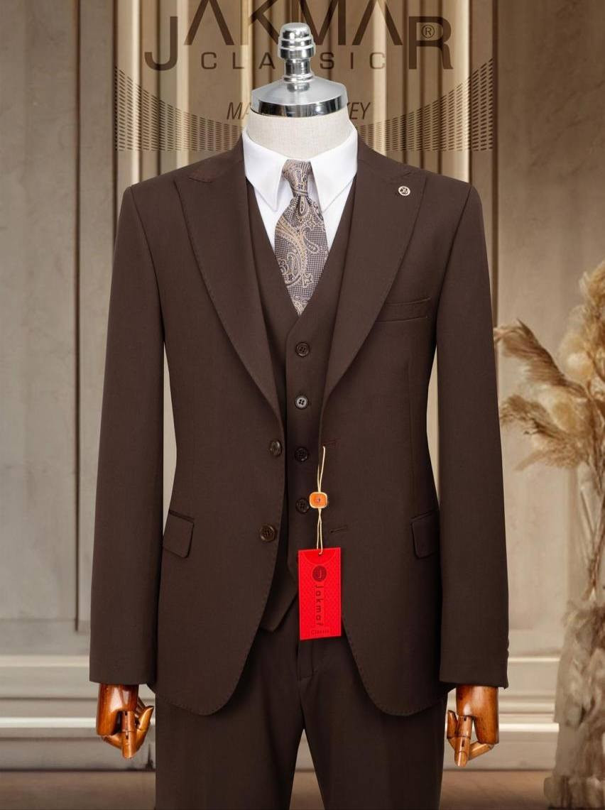 الجوهرة العرائس ذي قار الفهود خلف بلدية الفهود للحجز والاستفسار الاتصال على الرقم التالي *********** بدلات الأعراس الرجالية وحفلات التخرج متوفر حاليا كل القياسات قميص بينزو أكثر من 12 لون
