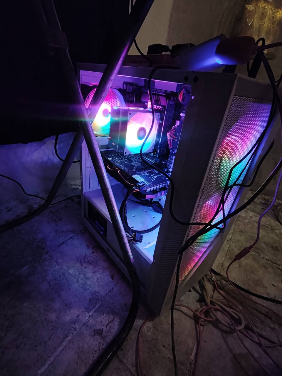 سلام عليكم تجميعه للبيع السعر 450 قفل الكيس rx580 المعالج intl R xeon e5 v4 2.20hz الرامات 16 ssd 265 الشاشه msi 120 hz مع ماوس وكيبورد وسماعه ويب كام مستعجل ع بيعتها مو شراي لتعامل واتساب *********** بغداد الحريه
