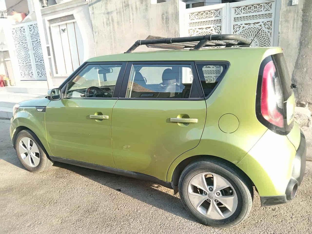 كيا صول موديل 14 رقم بابل  سنويه جديده  وارد أمريكي ضررها وجاملغ امامي جهة الصدر بدون داخل مكينه 1600 لا صرف ولا تنقيص كير مكينه خير من الله تخم تاير جديد باتري جديد  مكان السياره بعقوبه سبعه نيسان  ***********. السعر 110 وبيه مجال
