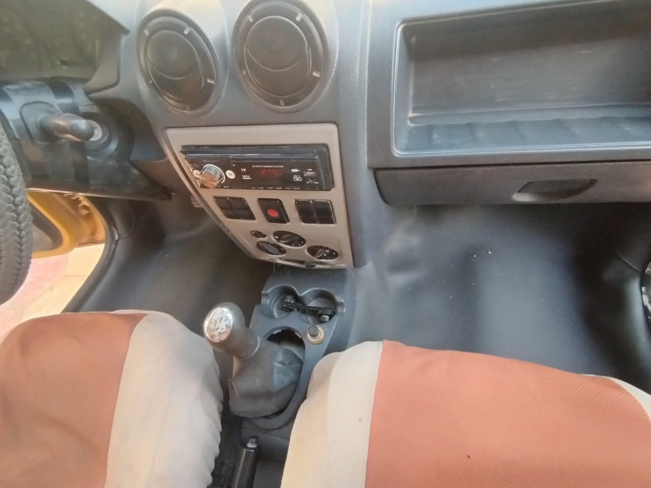 رينو لوكان 2009
رقم مثنى انكليزي
جاهزة محرك وگير
حدادية وتخم تايرات
كشرتها شوف العين
بيهه خياسات واضحه
السعر مناسب جداً 22 
وترهم اقصاد والشراي بخدمته
*********** ابومصطفى
مكاني السماوة -قضاء السوير
