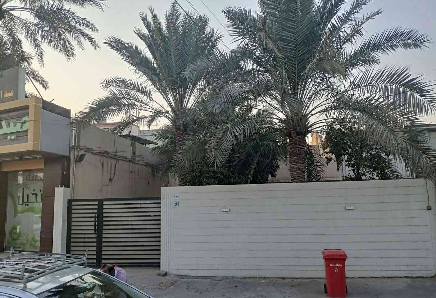 ✨مكتب نادر اختيارلو للعقار ✨ 
🏡بيت للإيجار 300م📏
￼ يصلح للشركات والتدريس الخصوصي والمعاهد 
________________________
📍العنوان البيت: مميز جدا في سايدين شارع القدس مقابل جامع الأبرار 
￼ ________________________ 
📍العنوان المكتب: كركوك طريق بغداد حي المعلمين . 
________________________ 
#نستقبل جميع عروضاتكم السكنيه و التجاريه في جميع مناطق كركوك .￼


**إذا كنت صاحب هذا الإعلان وتريد حذفه لأي سبب، رجاءا أرسل رسالة إلى الدعم الفني**