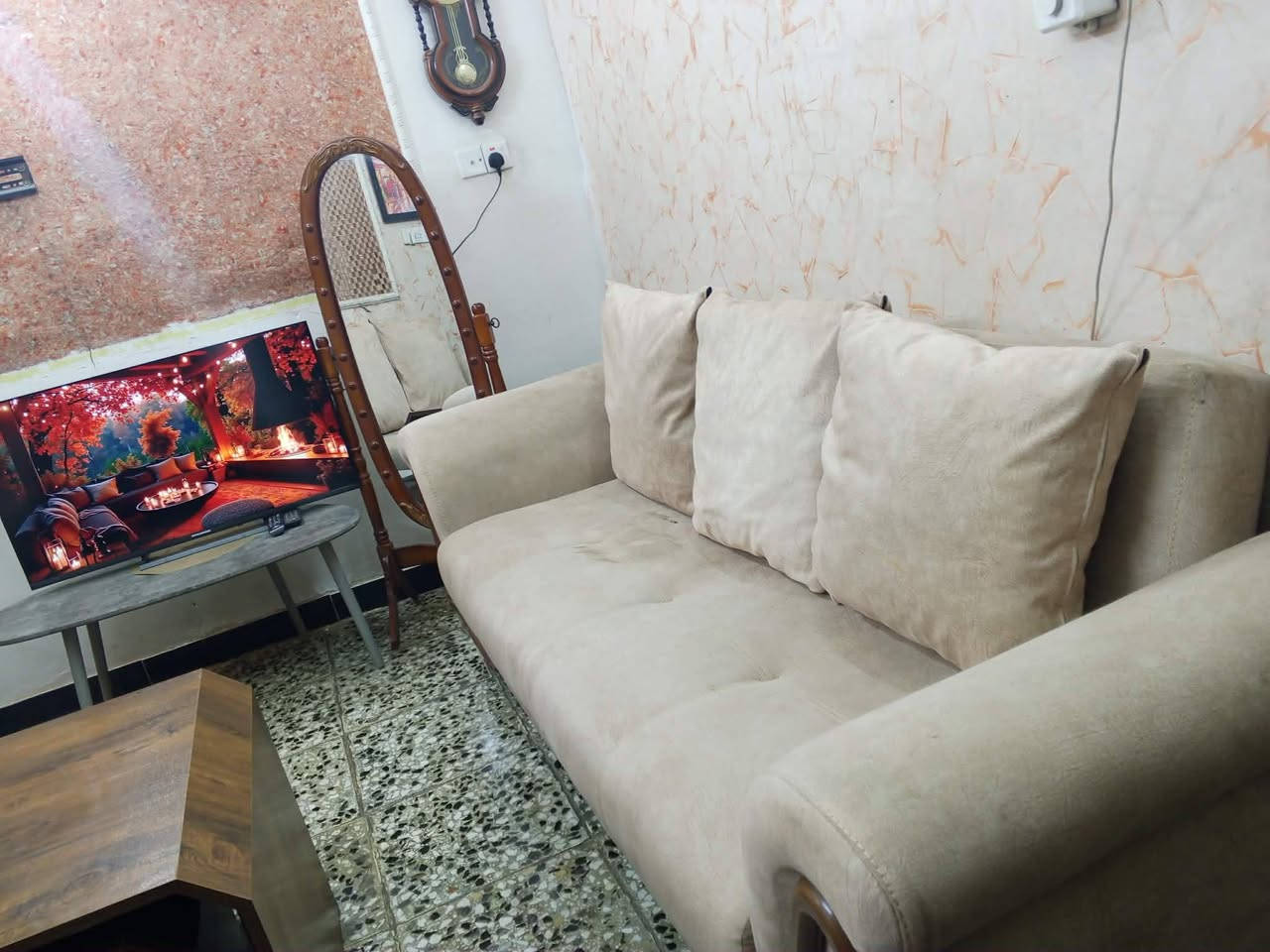 السلام عليكم غراض البيع مستعجل الشري يتصل ***********
