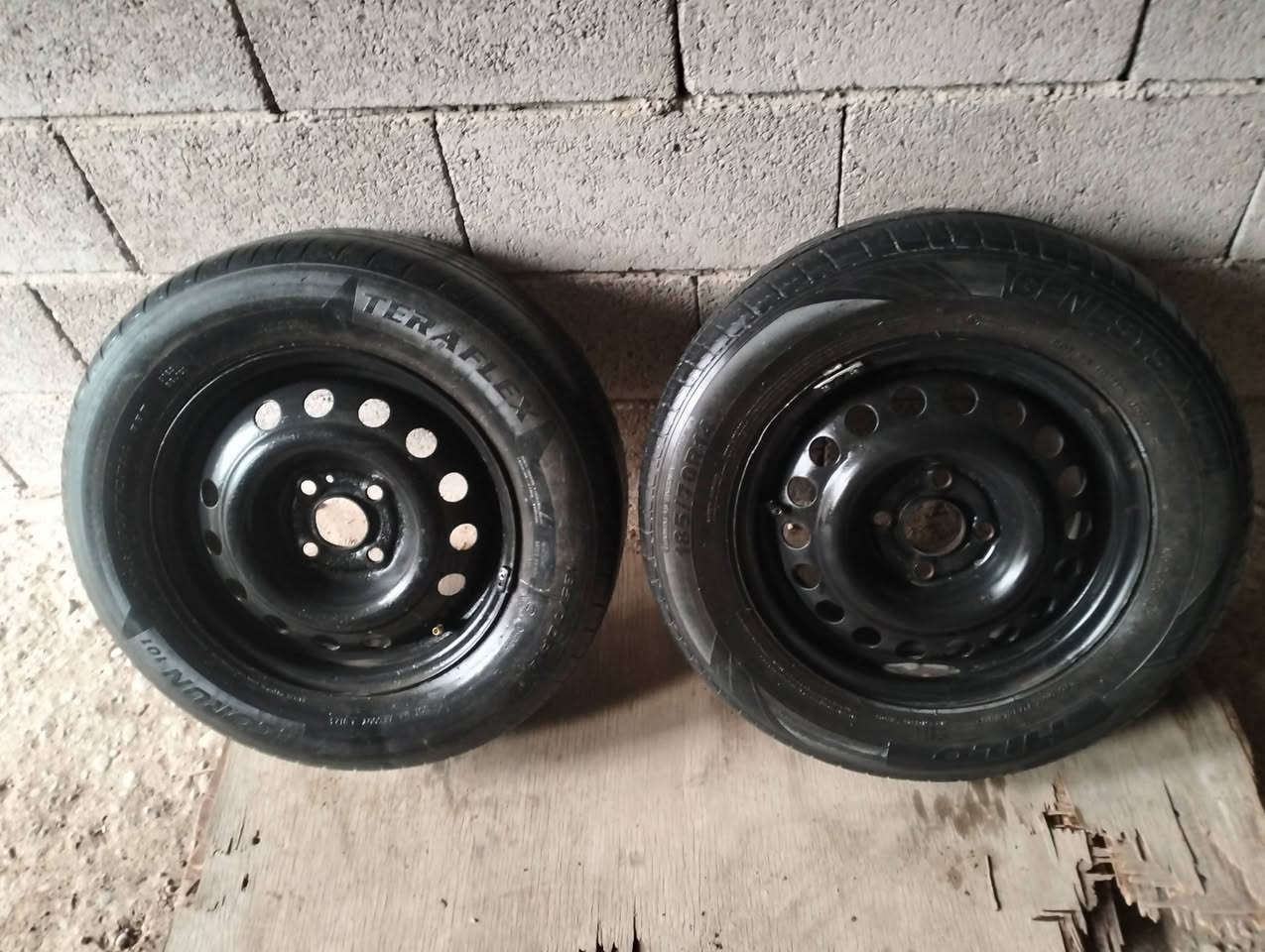 وياله للبيع حجم 14 مال فكتره و استره اصلي مكان موصل الايسر سعر 100 معه تايرات ***********
