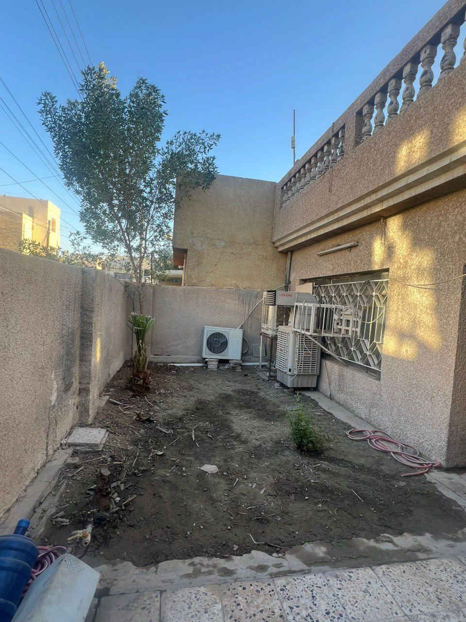 دار للبيع
المساحه 200م

الوجه 10 نزال 20

يحتوي على صالة ومطبخ وخدمات 

وغرفتين نوم 🛌 

العنوان شهداء البياع قرب جامع معاذ ابن جبل 

الاستفسار ***********
