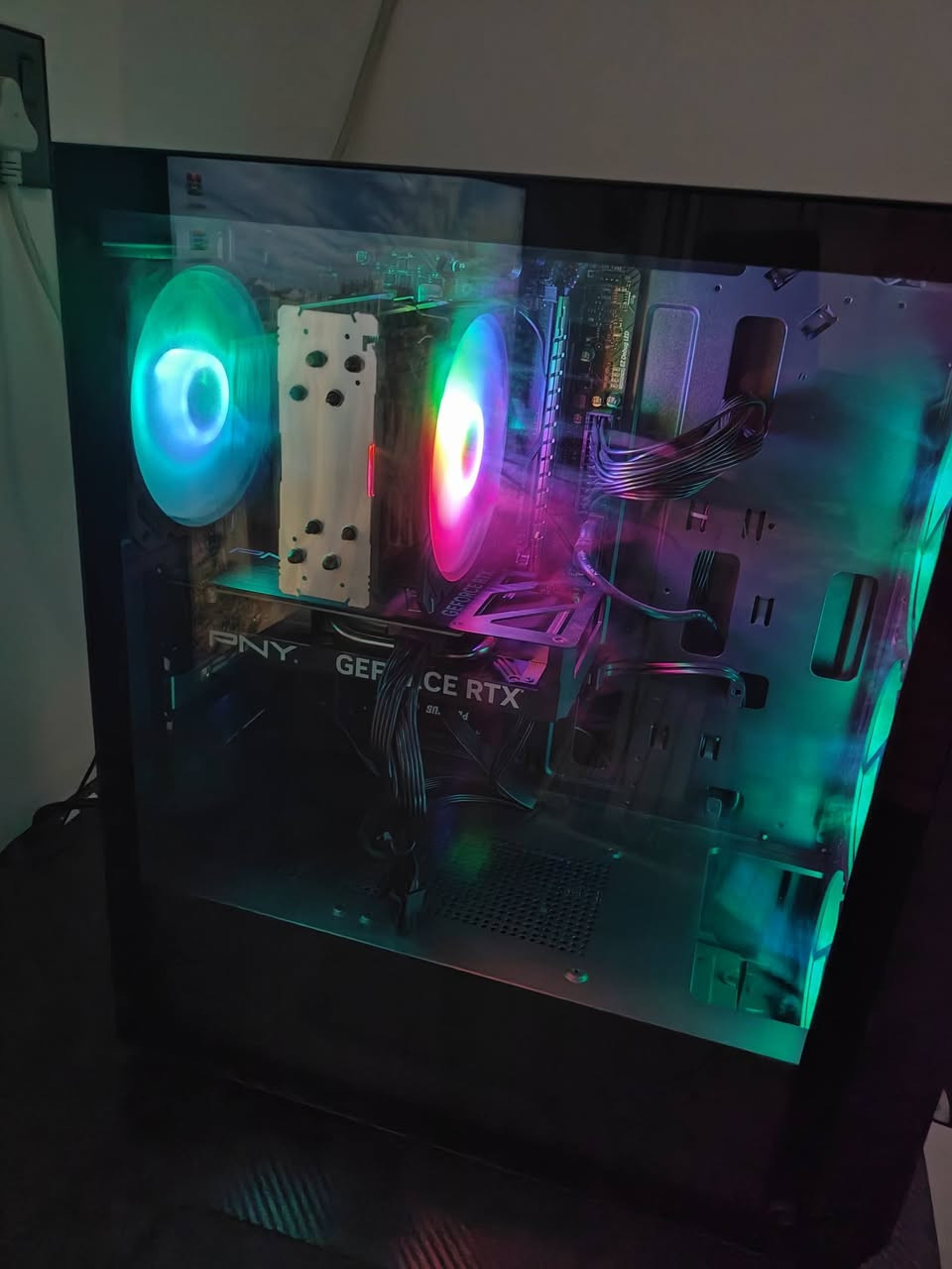 کەیسی دەستی 2

CPU: Core i5 12400f
GPU: RTX 4060 8GB PNY
Ram: Lexar 16GB DDR4 3200Hz
Hard: 512 SSD Pegasus
Bord: Msi H610M-S wifi
PSU: 600w Msi mag
Cooler: LC- 1000 black
Case: Power Train

زۆر پاک و خاوێنە، وە کەم بەکار هاتووە 
بۆ گەیمینگ و گرافیک دیزاین و ئەندازیاری دەبێت 

بۆ قسەکردن لەگەڵ ئێمە واتس ئاپ 
***********
نرخی 765$

#Cyrax #cyrax_سیراکس
