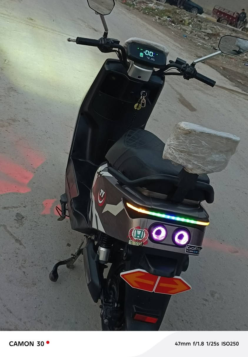 السلام عليكم دراجه شحن للبيع نوع 318 بوليسيه الدراجه كامله ما بيها اي نقص ملف 1200 ست بطاريات كبار دسك امامي خلفي موديل 2025 بطاريات جديده السعر 650 الشراي يتصل على هذا الرقم ***********
