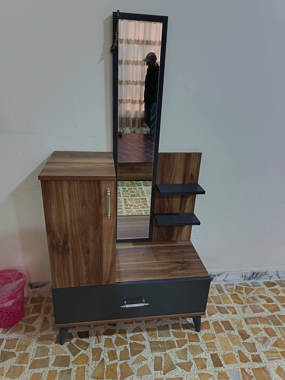عرض خاص 
غرفةتركي نظيفة جداً اخو الجديدة نظفة 💯 العنوان خلف مرطبات البحرين مقابل افران زينب الرقم ***********
مستعدون لشراء الغرفة والكناتير
