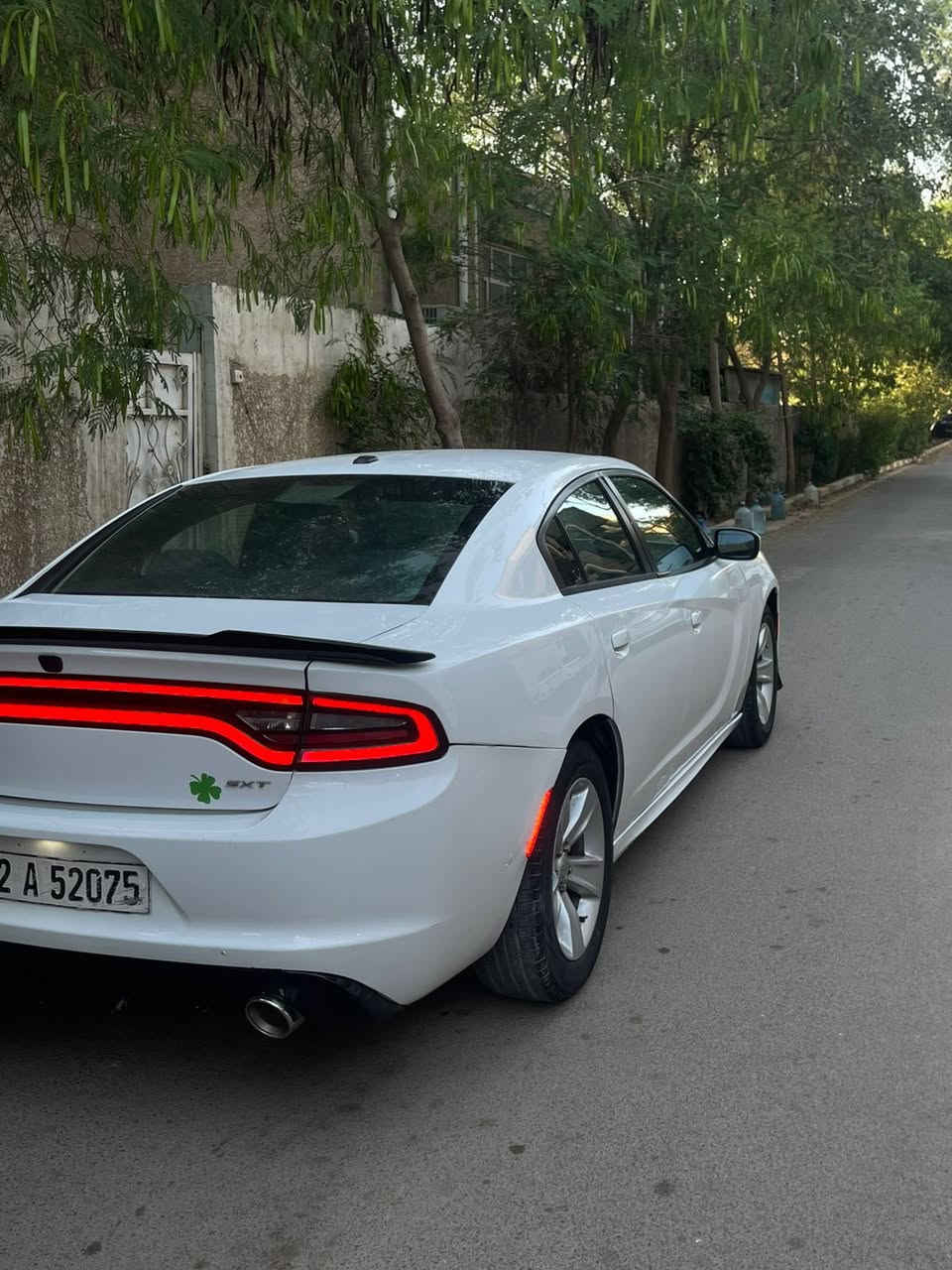 السلام عليكم
دووح جارجر  2015 تو ويل 6v
 سيارة كلش نضيفة طابة من امريكا كلين وهنا بيها طخطخات ومنزل صور سونار بالمنشور  رقم اربيل هزه جديده السعر154وبيها مجال 
رقم تلفون *********** مكان سياره بغداد حي تونس
