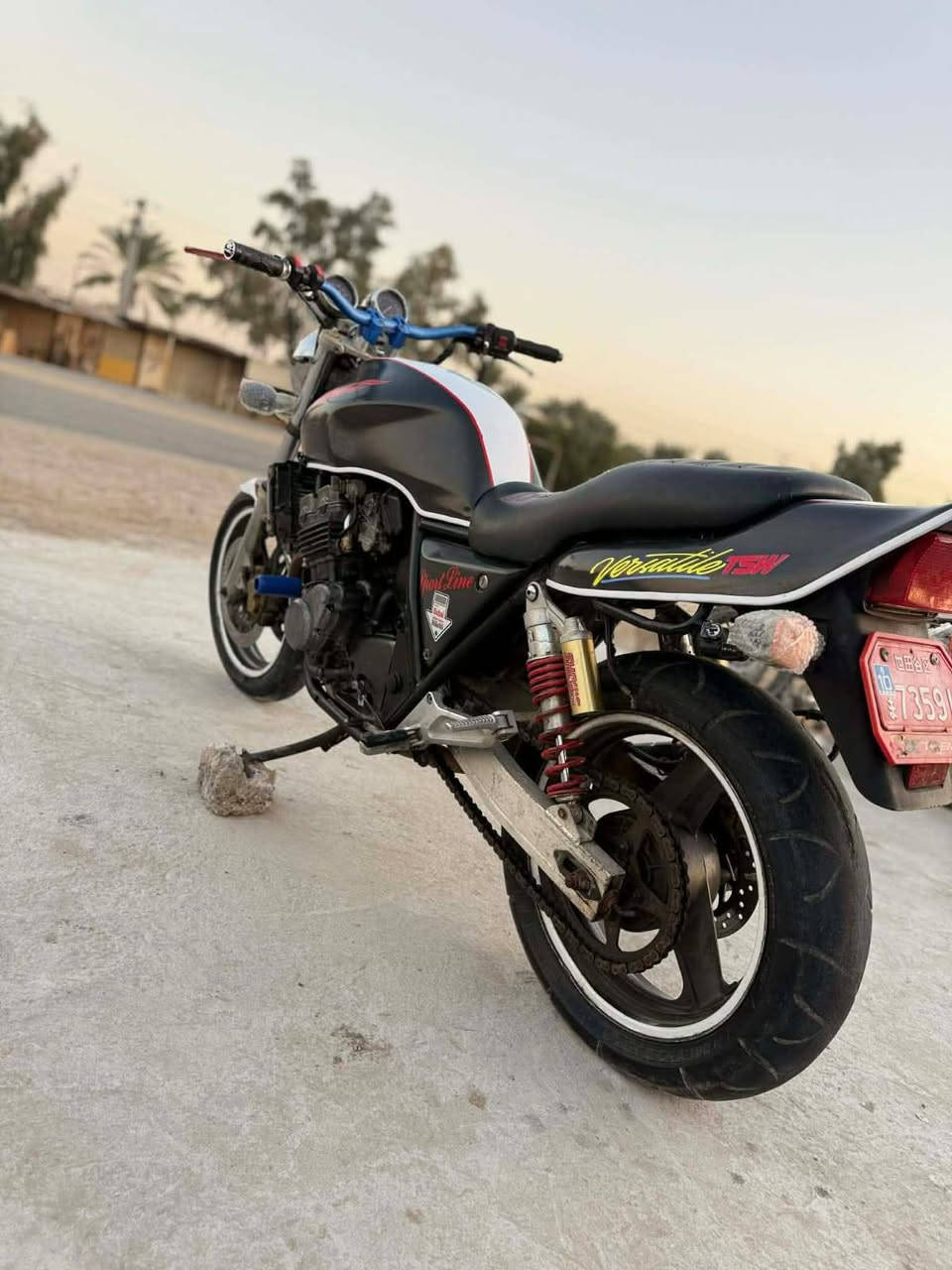 السلام عليكم CB400 لبيع او مراوس حسب القناعه الدراجه نضيفه وحلوه اوراق اصولي جيل اول نهضه او معدل تشك الكاع شرط معدل 180 محرك ما مفتوح كابريته 1 2 3 بطناش  جيب وياك كوستر مصلحين وتعال افحص سعرها 12 او 1750  وبيها مجال للشراي مكاني كربلاء حي العباس قرب النافوره  ***********
