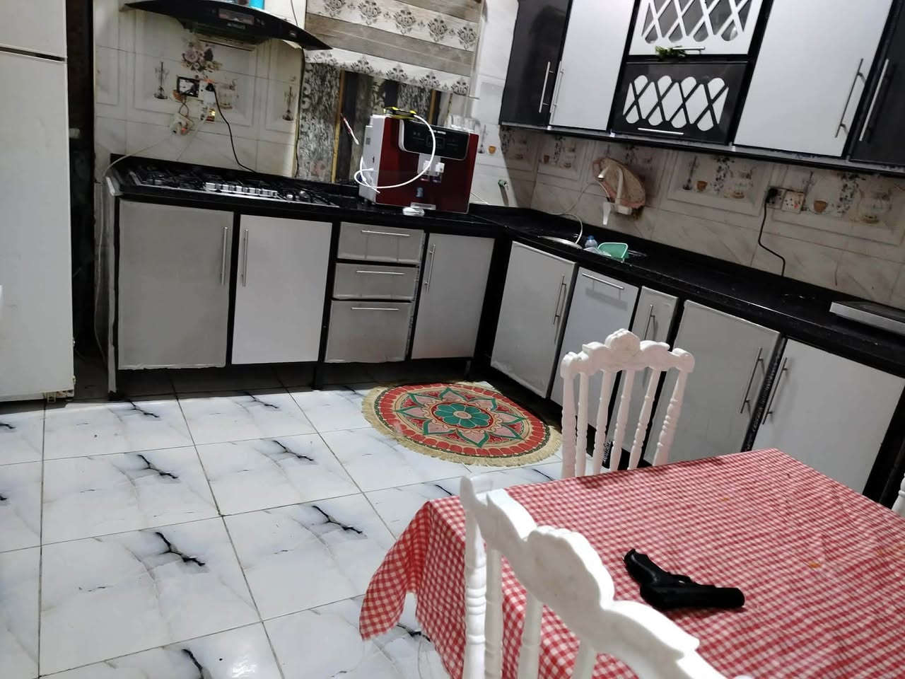 بيت بل جزيرة الفيروزيه جسر لأول مقابل مدرسه العنفوان طابقين مساحه ١٥٠متر يحتوي على طارمه وحمام خارجي واستقبال ومطبخ وصاله وحمام داخلي ومنور وغرفه فوك غرفتين وصاله وحمام وسطح علماً ينباع هوه والكاونتر السعر 95 وبي مجال قليل
للأستفسار ***********
