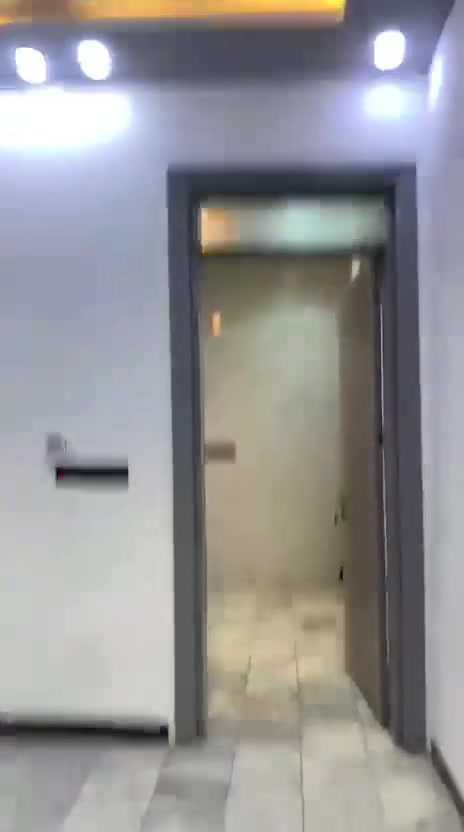 السلام عليكم
للبيع ٤٠ م ركن حي اور ضباط قرب جامع الودود ٤ ونزال ١٠ طابقين حديث 
للبيع فارغ حديث 
اتصال ***********
