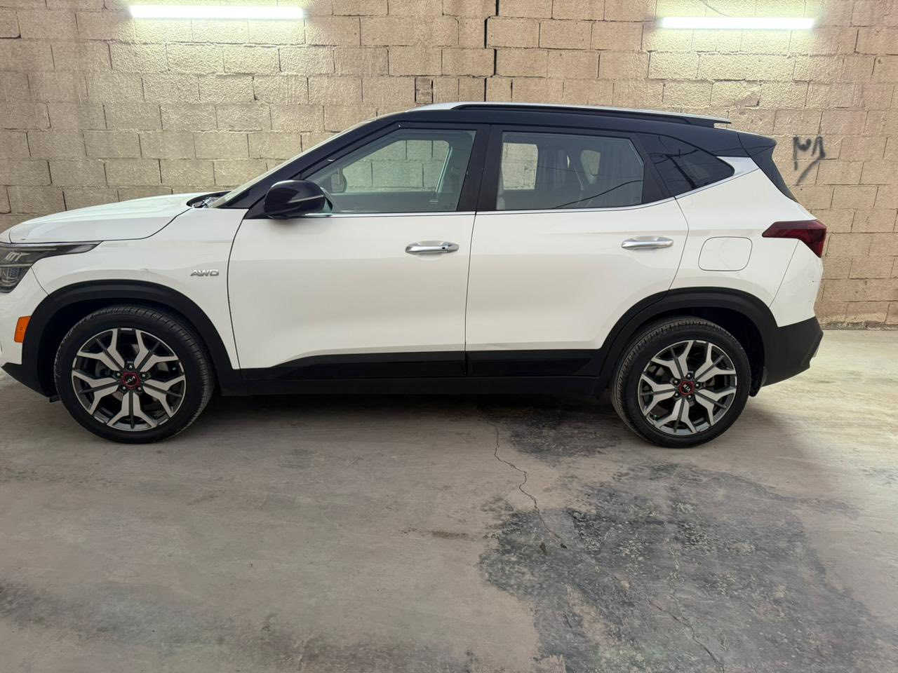 كيا سلتوز 2022
فول موصفات ما عدى الفتحة 

مكينة 1600تيربو 

وارد امريكي حادث موضح بل صورة 

رقم بغداد /المكان بغداد مدينة الصدر 

مبدل بيهة بس چاملغ ولحادث ما واصل للشواصي 

للستفسار : ***********
