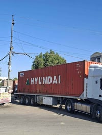 حاويه للبيع طول ١٢متر ٤٠قدم العاليه مكانها بغداد الطالبيه ٠٧٧٢٢٤٥٥٦١٣