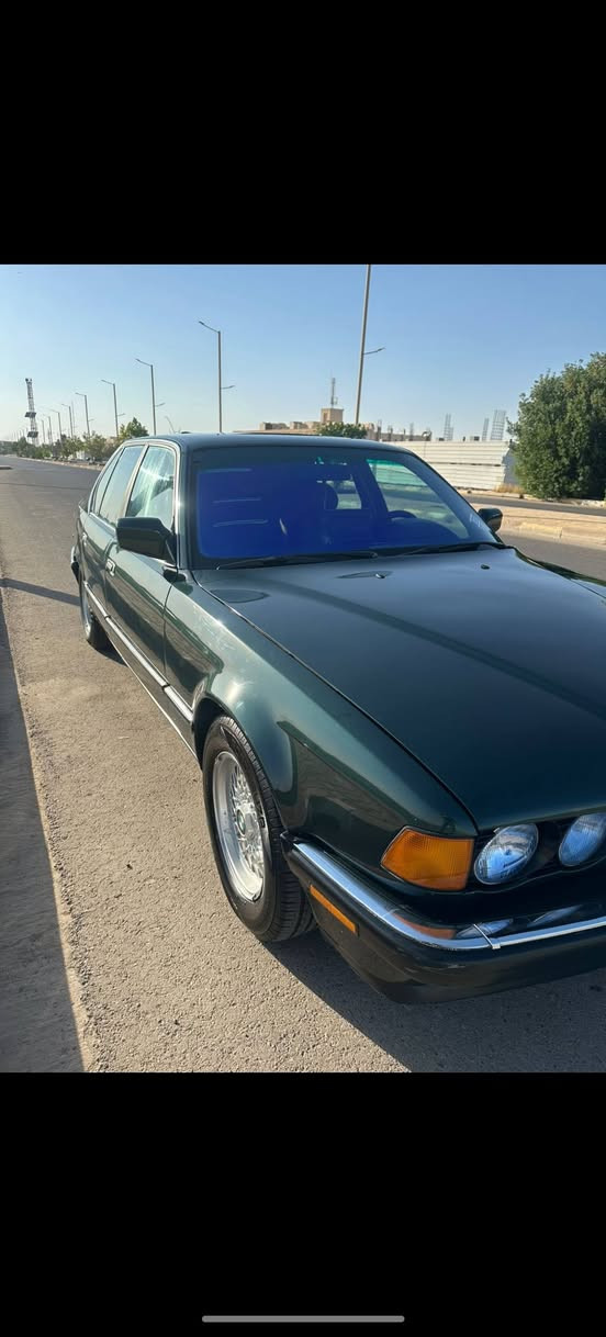بي ام دبليو 730 
لون اخظر غير محدد
تخم تاير جديد 
تبريد ويا السويج 
محرك مسكر 30 
موديل 1991
السياره عله وضع الشركه 
محرك مال شركه بلادي 
السياره صدر حداديه جديده 
السياره بل كارتون بل حقيقه احله من الصور لون مطالع عله حقيقته بل صور السياره اي نقص مابيه لو شعره مابيه برغي ما تفتح حييل جديده كل شي بيه عله وضع شركه 
لاستفسار لاتصال عله الرقم السعر ٧٣ ورقه 
***********
