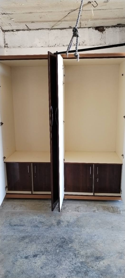 چوارتاکی دەستکرد موادی تورکی اسڵی زۆر پاک و خاوێن
نوێ و پوخت نرخی کۆتای 200 هەزار.حاجیاوا. 
***********
