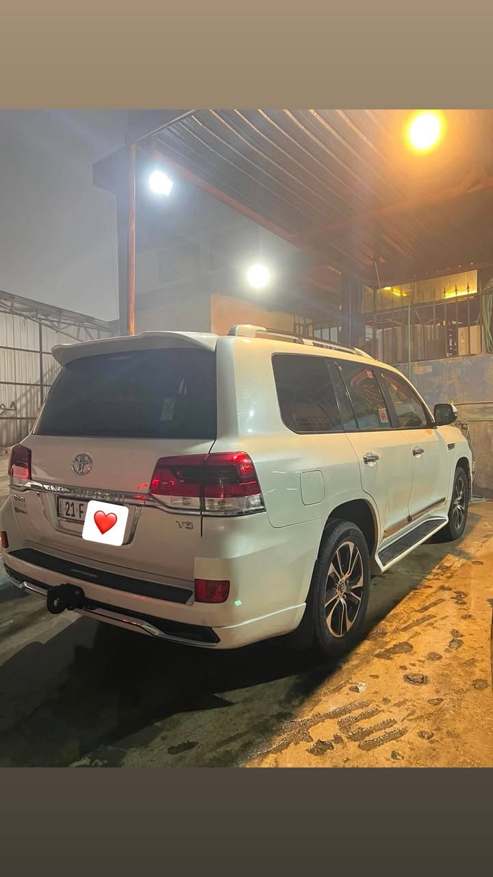 جۆری سەیارە:  تۆیۆتا لاندگرۆزەر ناسراو بە وەنەوشە 🚗🚘مۆدێل:٢٠١٨ی GXR V8 شەریكەی جیهانی دەرەجە یەكی وایت ئیدیشنی فۆل برێم  كلین تایتل هیچی نیە بە شەرت گێر و مەكینە بەشەرت پێش و پشتی یەك برغویی نەكراوەتەوە ٤ تایەیی لۆكی لە ژێرە و سەنەوی هەزەی تازەیە كامیراشی هیچ لەسەر نیە 
پەردەی كاملی لەگەلە و فۆل كەمالیاتیش نرخی ئەم سەیارەیە ٥٢٥ محامەلە تێدایە.


**إذا كنت صاحب هذا الإعلان وتريد حذفه لأي سبب، رجاءا أرسل رسالة إلى الدعم الفني**