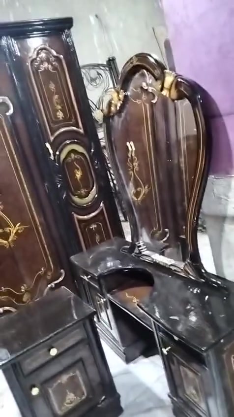 .  غرفه نوم دولف استعمال بحاله ممتازه جدا كبس موسكي ابلكاش كوري بره وجوه عرض الدولاب 2 م 80 في ارتفاع 2 م 40 والعمق 60 6 ضلفه خمسه جنب عرض سرير متر و 50 بطول 190 زائد تسريحه واثنين كمون بسعر روعه جدا على الفرش على طول 
01092042027.  م

14


**إذا كنت صاحب هذا الإعلان وتريد حذفه لأي سبب، رجاءا أرسل رسالة إلى الدعم الفني**