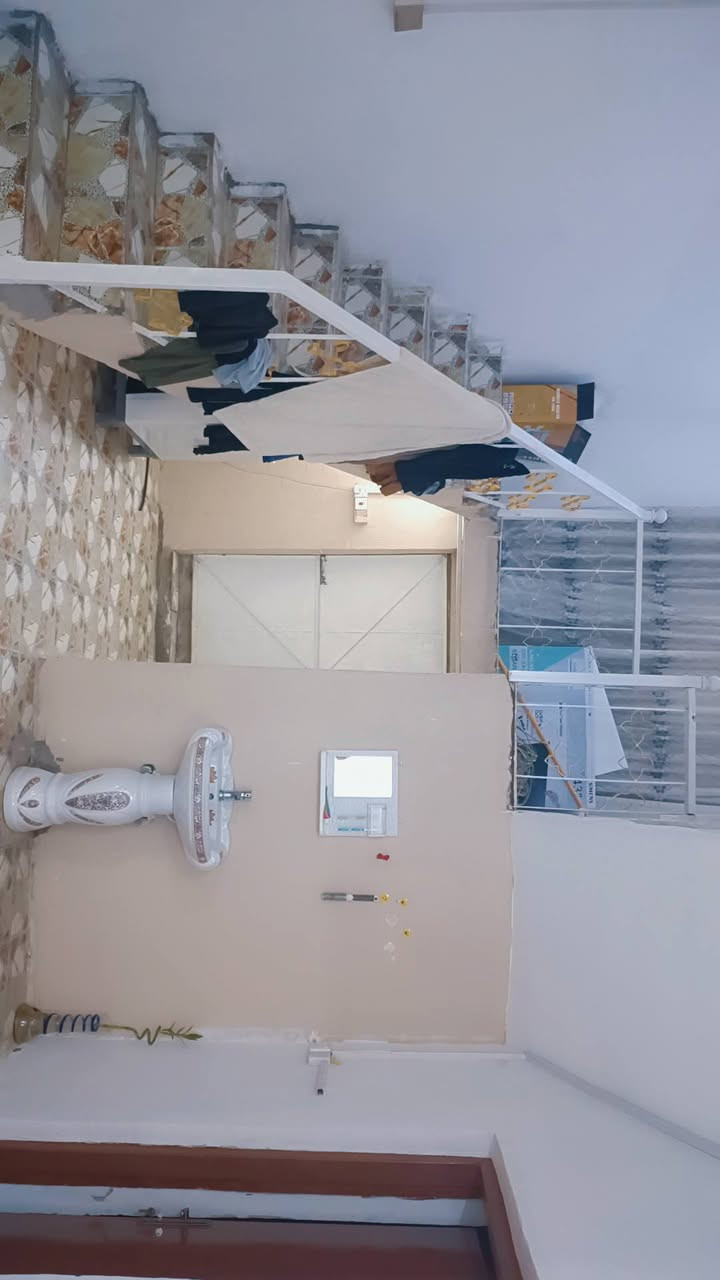 بيت للبيع حي المهندسين  الثالثه قرب المدينه ارض بابل   خط كيات للسوك مولده ذهبي مدرسه متوسطه ابتداىيه قريبه اطابو صرف المساحه 250 الاتصال ***********
