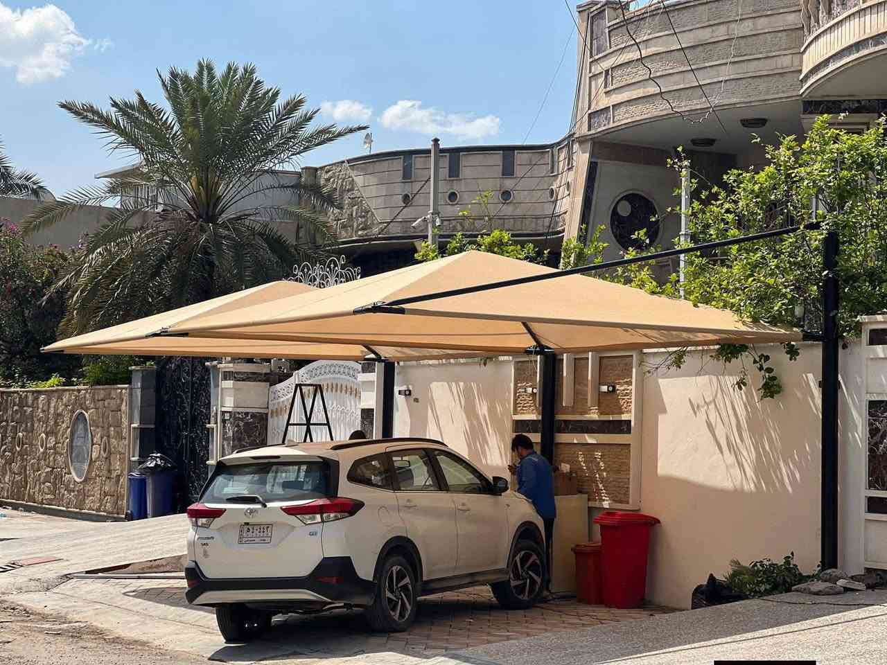 🔥خصم خاص للقياسات الكبيرة 🔥
                          ***********
                      🏖️مظلات العمران 🏖️
                 مختصون في صناعة المظلات
المظلات الثابتة الهرمية ⛱️ المظلات المتحركه🏖️
 ذات الطابع الحديث التي تحمي السيارات 🚘 والنباتات🪴 من اشعة الشمس🌞 والامطار ⛈️
 وتمتاز بالاتي :-
1️⃣ القماش استرالي 🇦🇺 مصنوع من خيوط ( البولي اثيلين )
والقماش الكوري الالترا🇰🇷 المقاوم  للأجواء الصحراويه والجافه والتي تعزل اشعة الشمس🌞 وتبقي درجة الحرارة معتدله تحت المظله لاحتوائها على مسامات تسمح بتسريب الهواء 

2️⃣ ضمان حقيقي للقماش الاسترالي  5 سنوات
ضمان حقيقي للقماش الكوري الالترا 6 سنوات
3️⃣ تكون الاعمدة  عبارة عن بوري 
(5-6أنج) سماكة ( 4 ملم) مغلون ضد الصدأ لا يحتاج للطلاء او الصيانة 
4️⃣ يكون الحديد الفريم عبارة عن بوري ( 2 )أنج وسماكة ( 2 ) ملم مغلون
5️⃣ يكون التثبيت من جهة واحدة 
6️⃣ يكون التثبيت عن طريق المفاصل المرنة دون الحاجة الى اللحام على هيئة براغي🔩🔧
7️⃣ كادر مختص باخذ القياسات والتنفيذ  👨🏼‍🔧 
8️⃣ ما عليك سوى الاتصال وسيأتيك المندوب لباب بيتك لاخذ التفاصيل المطلوبة للعمل 
 
9️⃣ للحجز والاستفسار الاتصال على الرقم واتساب ***********
#مظلات #تعريشة #قمرية #بيركولا #بيرغولا
