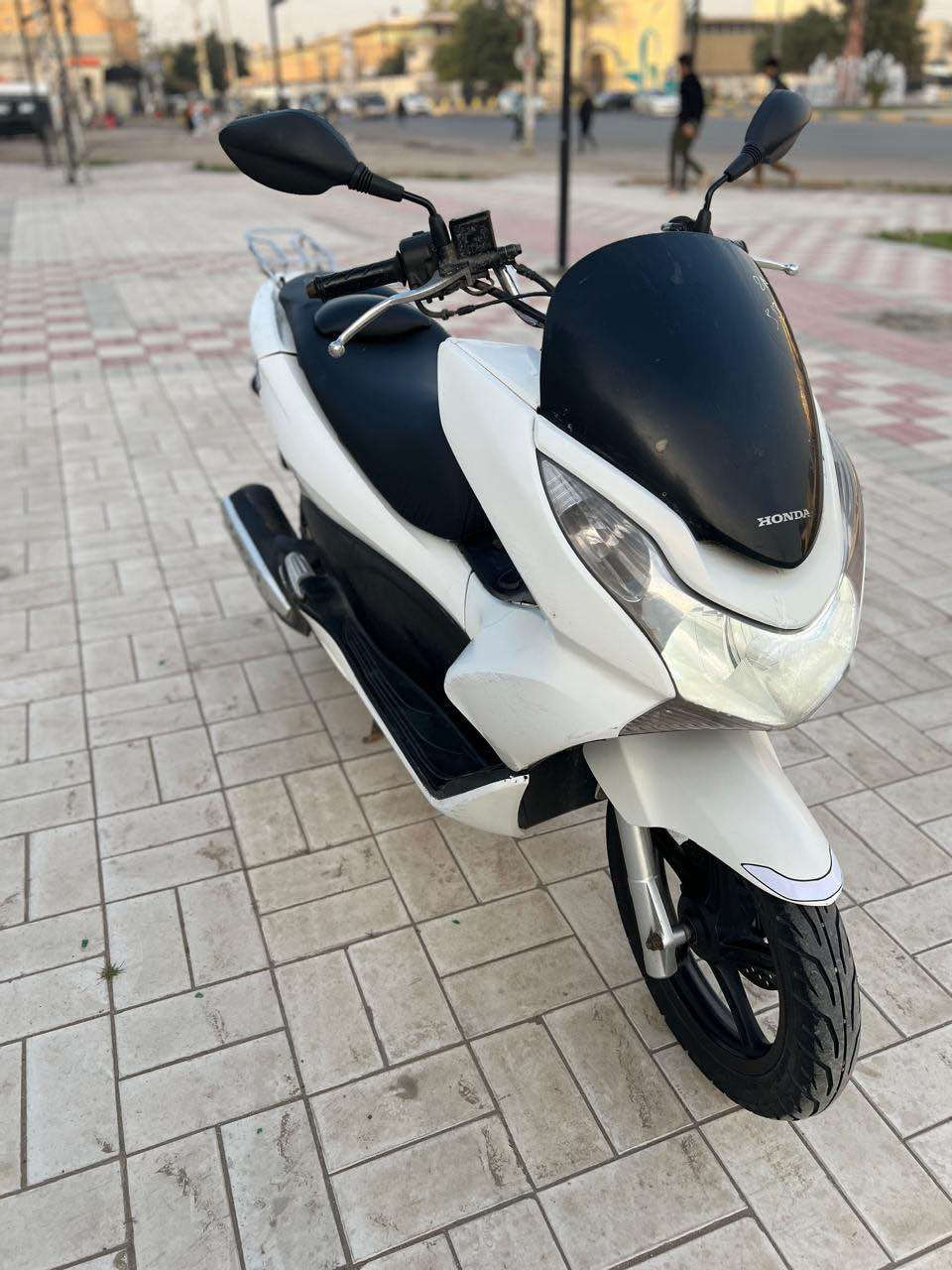 السلام عليكم للبيع دراجه pcxجيل الاول  دراجة مال رمبه ماخذها رمبه الدراجه وأعلى ايدي حجم مكينه 150ياباني الاصلي دراجه جديده مال جناي وعلئ ايدي لون مميز ماروني 
ياباني الاصلي دراجه كامله أستان كهربائي تدفئه بل يدات حساس ازدحام سويجات ٢حرف Aدراجه جديده الدراجه مكينه لوك شلعه معدل خير من اللّٰه دراجه تكول جديده بمعنئ الكلمه واحلا من الصور مال جناي المكان بغداد دراجة مكفوله اي نقص مابيه السعر مليون و 450  
وبيها مجال   
اي استفسار *********** بغداد, العراق
