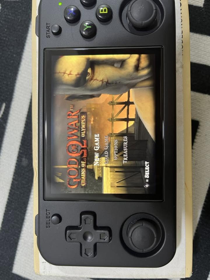 السلام عليكم
جهاز العاب من شركه انبريك 
يشغل العاب بلي وان و PSP 
و الكثير من المحاكيات 
يجي رام 64 متروس العاب 
السعر 40 الف 
مكاني البصره للتواصل ***********
