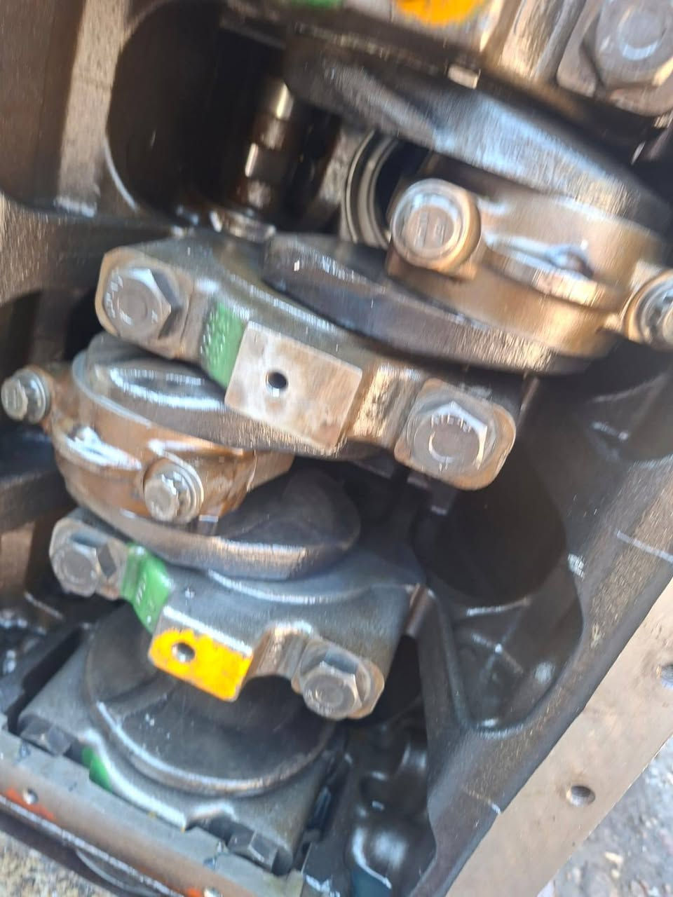 🚗 للبيع: نص محرك بيركنز (Perkins) 
👨‍🔧 المهندس هاتف
📞 للاستفسار يرجى الاتصال على الأرقام التالية:
***********
***********
📍 الموقع:
بغداد / الكرادة / حي الوحدة / شارع خالد بن الوليد
مقابل مرطبات السائحة
