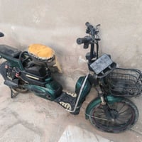 دراجه شحن نوع R9 دراجه نقص بيها بس بطاريات  وما متعبينها صاحبها جان من...