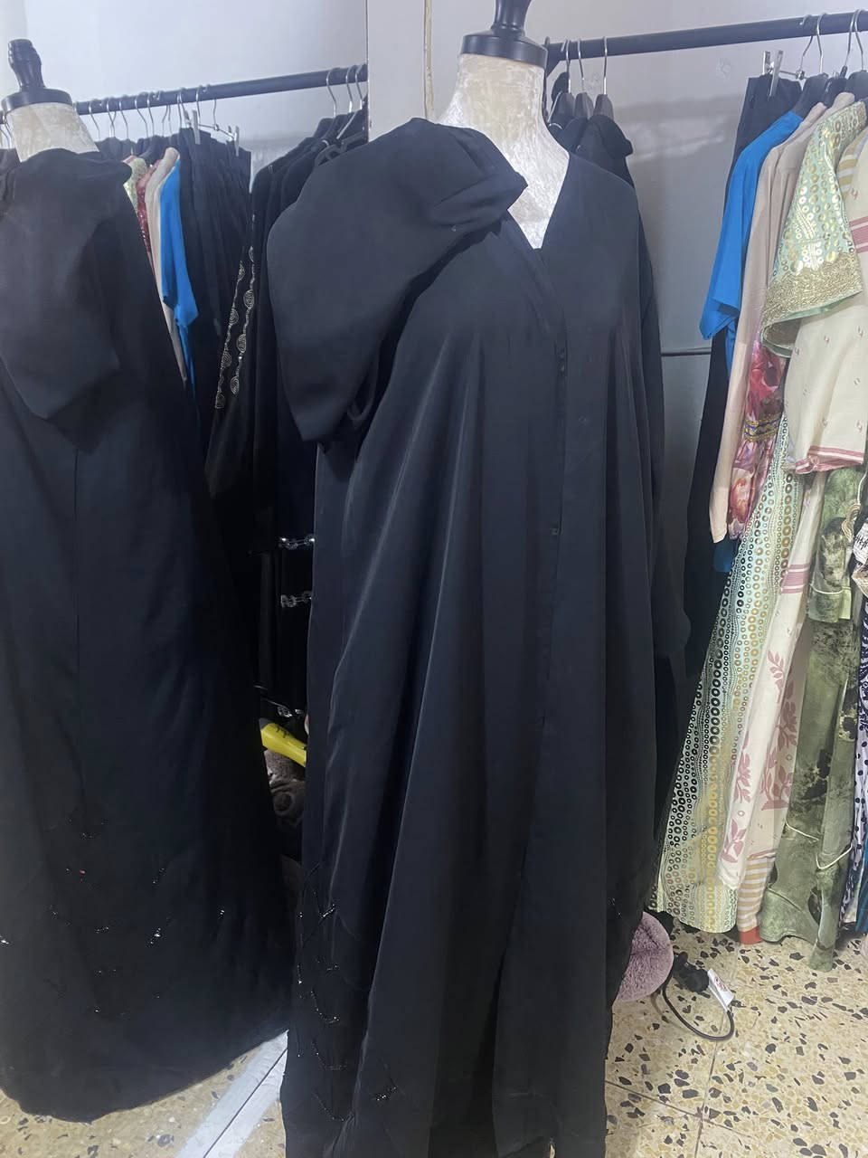 عرض اول يوم العيد 
مخاور باله كويتي قطعة 5 الف 
اخذ 3 قطع والرابعه مجاني من ذوقك 

شرط الفحص بوجود المندوب خاميه ونظافه وقياس
للحجز واتساب على ***********
عنوان فلوجة حي المعلمين الاولى 
تتوفر خدمه توصيل داخل الفلوجة فقط
