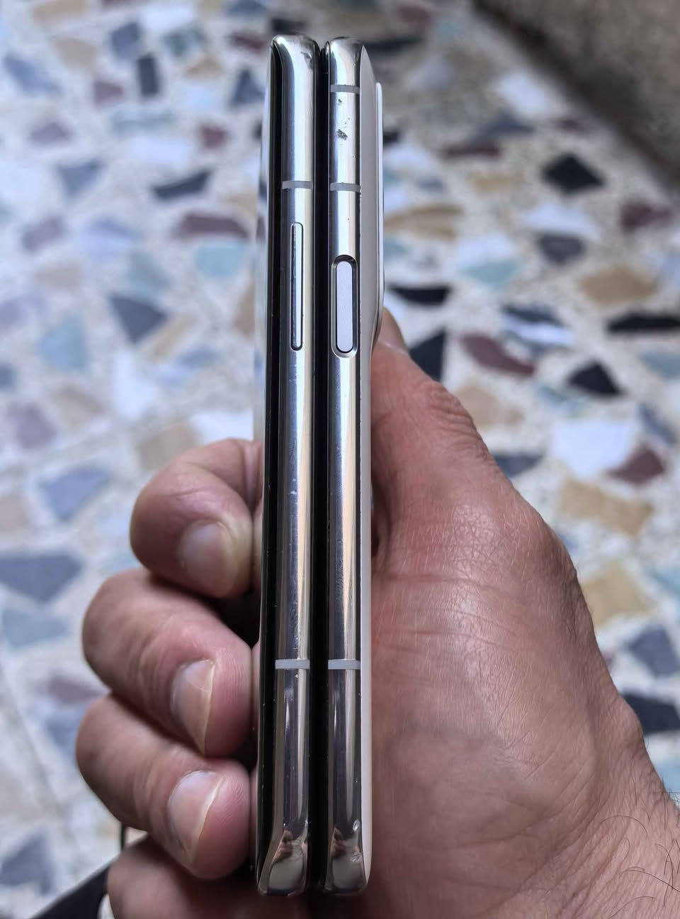 ((للبيع او للمراوس))

اوبو فايند ان __ Oppo Find N
لون ابيض
ذاكره 256

الجهاز بحاله ممتازه، نظافة 97% بي ضربه صغيره موضحة بالصور غيرها مبي اي شي ومداخل تصليح ابد..
غراضه كارتونه وگڤر
مكاني بغداد وماعندي توصيل

للتبديل.. طبعا افضل موبايل ارخص واخذ فرق
السعر 600 الف وبي مجال
للتواصل ع الخاص او على رقمي

*********** بغداد, العراق
