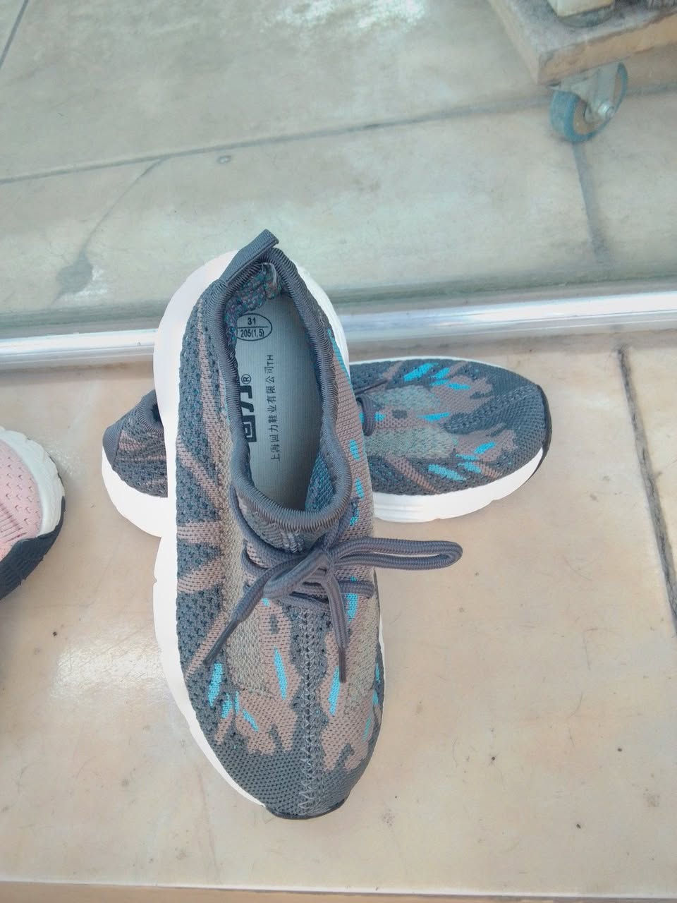 حذاء رياضي  Adidas مطاطي مانع للانزلاق وزن صفر مناسب للجري والتمارين الحجز والاستفسار مراسله الصفحه
السعر 3500


**إذا كنت صاحب هذا الإعلان وتريد حذفه لأي سبب، رجاءا أرسل رسالة إلى الدعم الفني**
