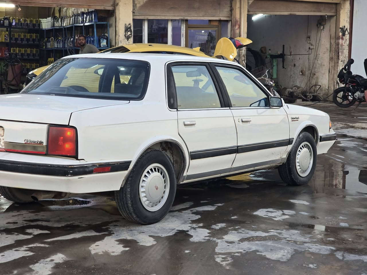 السلام عليكم. اولدز. موديل 90 كفاله من صبغ بس هلال جاملغ خلفي كير مكينه.  على البلاد. سياره خير من الله حداديه. جاهزه. داخلهه كله نضيف كهربائيات كلهه بلاد شغاله . تبريد ثلج مكينه لا تنقيص ولا تبخير خير من الله. رقم انكليزي. وبيع مستعجل. تحويل ثاني يوم. مكاني. بغداد الرصافه.***********رقمي بي واتساب سعر خابر ودلل سعر مناسب
