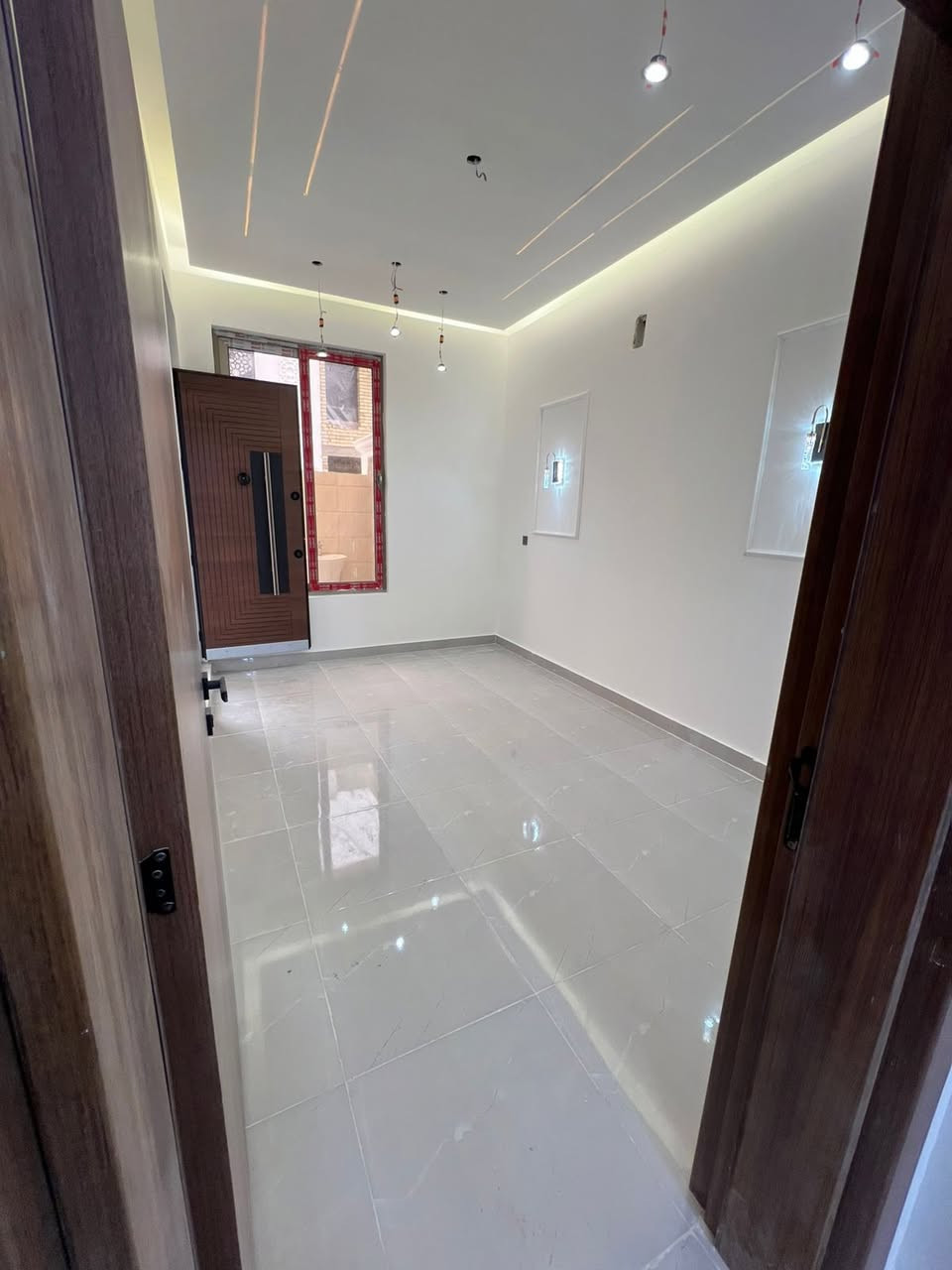 للبيع السعر ١٠٥ مليون مساحة ١٠٠ متر طابق واحد يتكون من استقبال ومطبخ صالة حمام وغرفة نوم وبيتونه العنوان بغداد الدورة البوعيثة مجمع السلطان الثالث
***********
