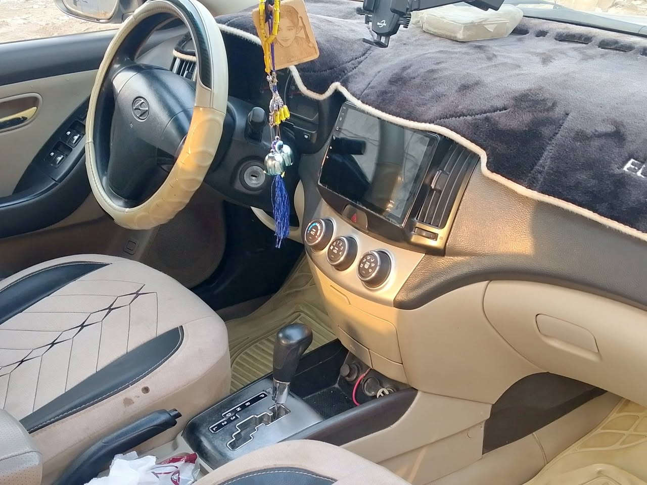 السلام عليكم شباب هاي النترا مقدس 2011 خليجي محرك 2000 حادثه يبقى باقي البنزين تقريبا شبر سعر 115 $***********
