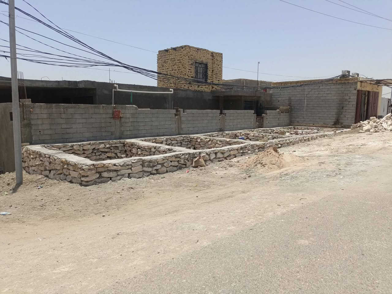 محلات للبيع ٥محلات الواحد طوله ٥ متر والعرض ٤ متر منطقت سيد جابر على الشارع مآل ساده بدايت الجسر لي يريد واحد نبيع يريدهن كلهن نبيع ستفسار ***********
